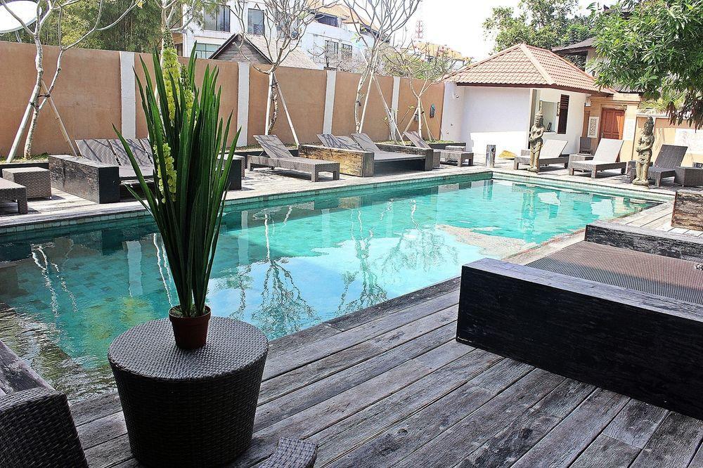 Mirah Hostel Legian Extérieur photo