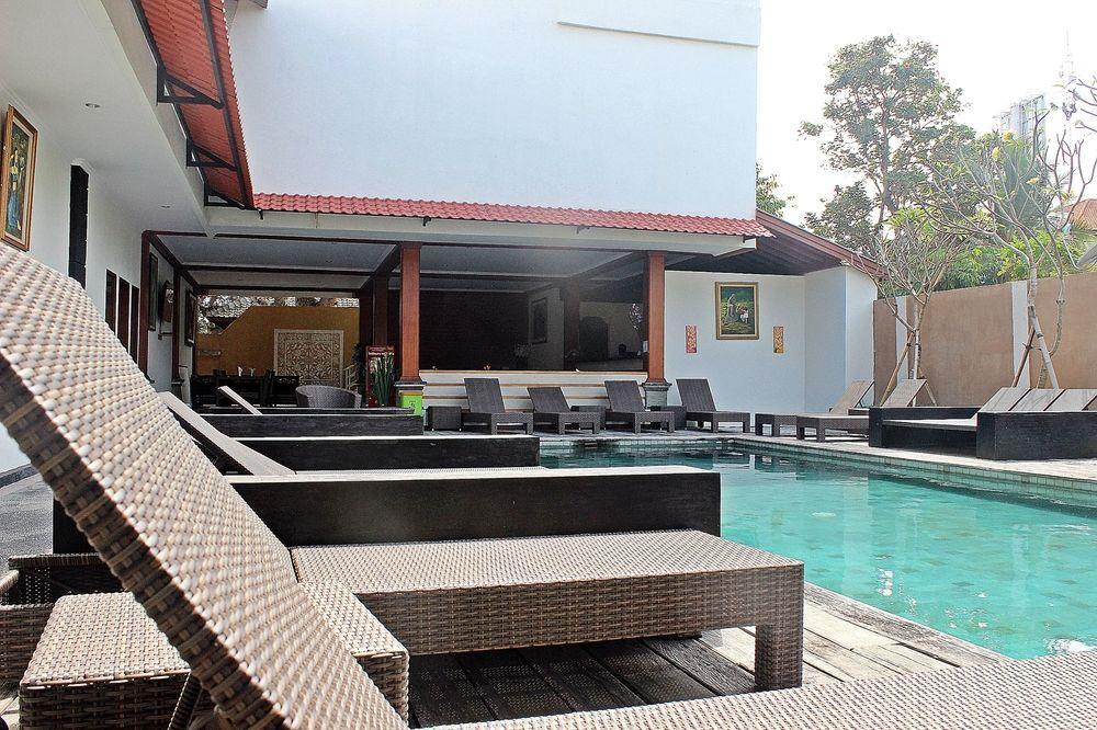 Mirah Hostel Legian Extérieur photo