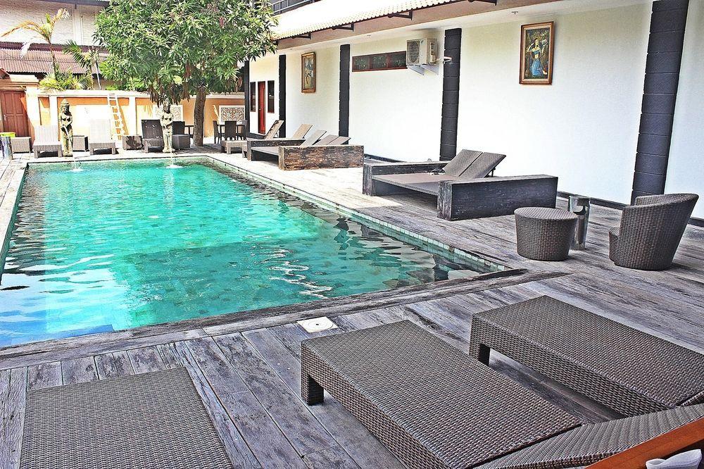 Mirah Hostel Legian Extérieur photo