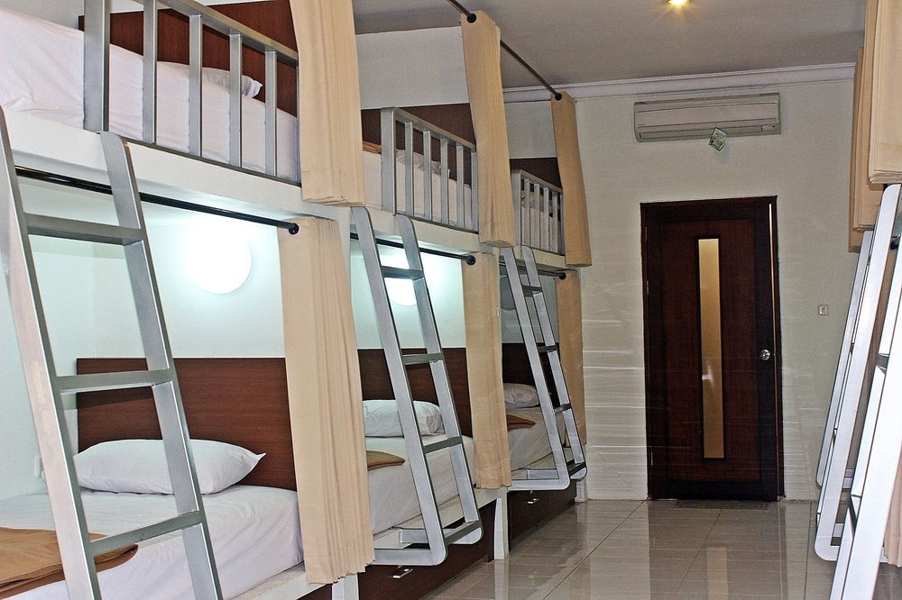 Mirah Hostel Legian Extérieur photo