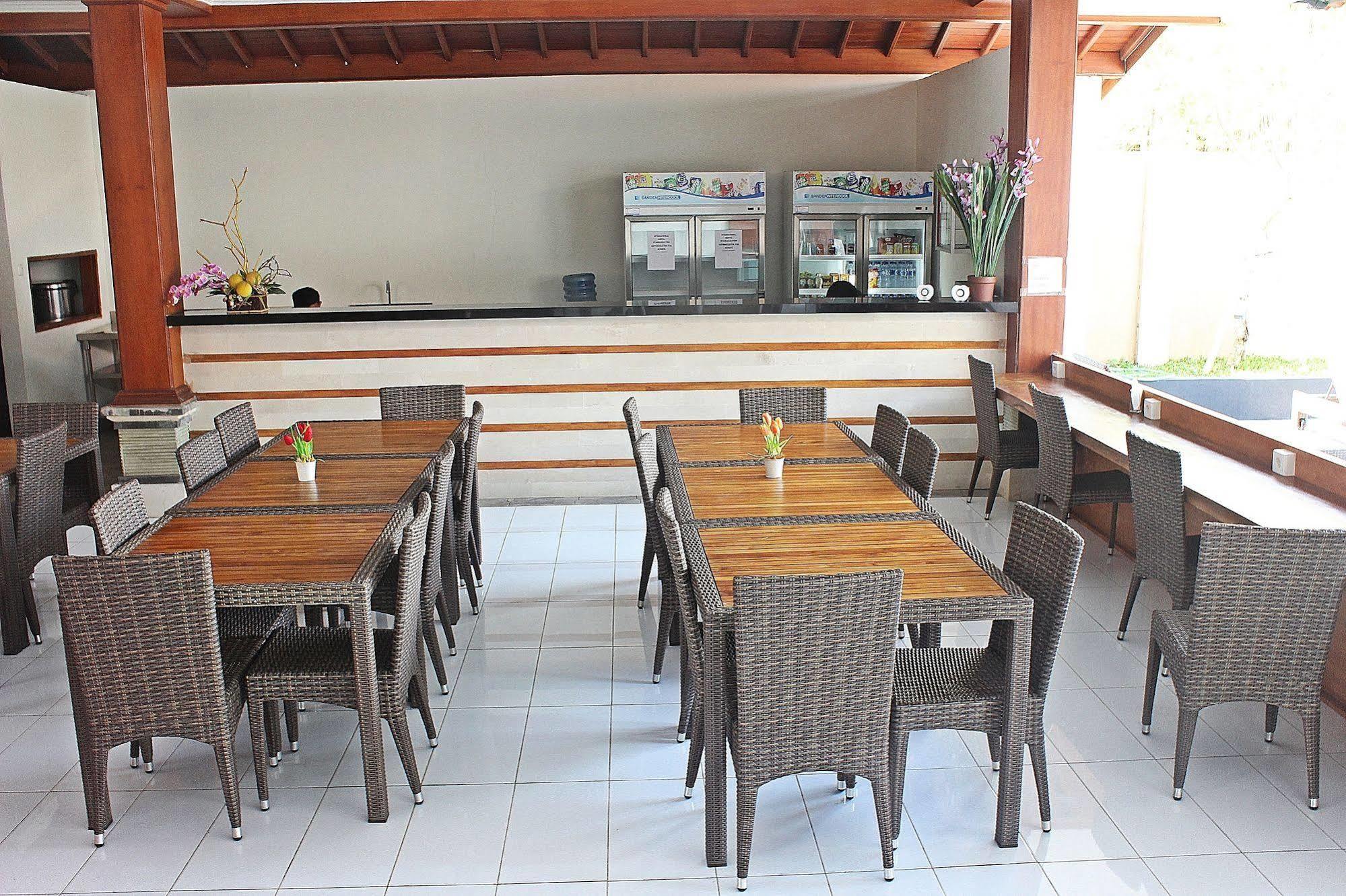 Mirah Hostel Legian Extérieur photo