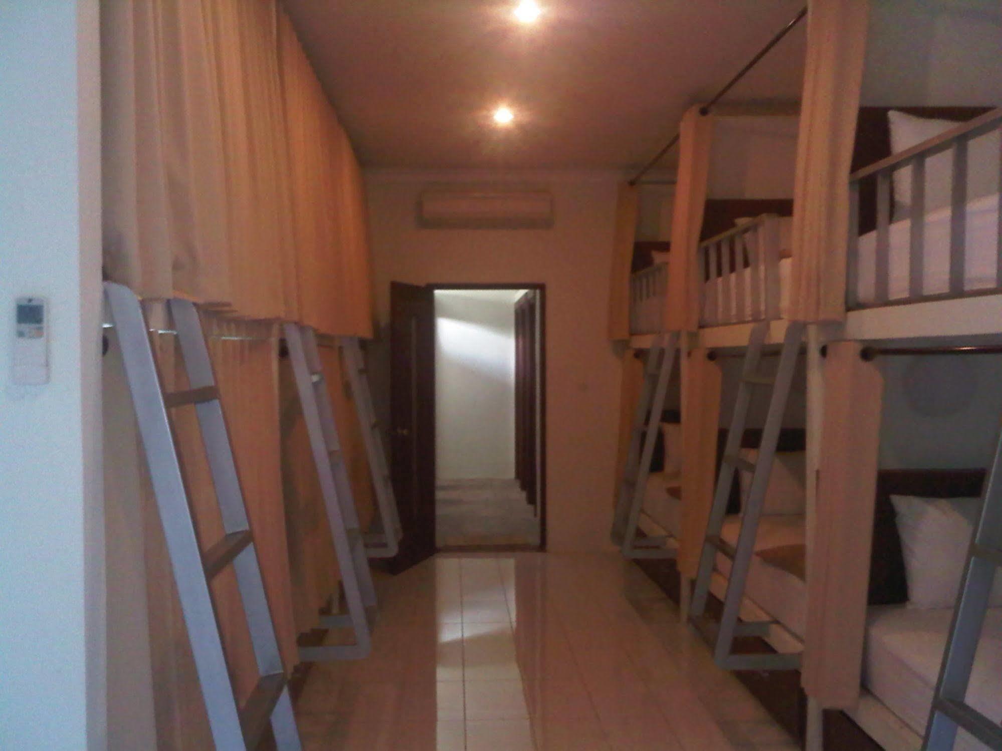 Mirah Hostel Legian Extérieur photo