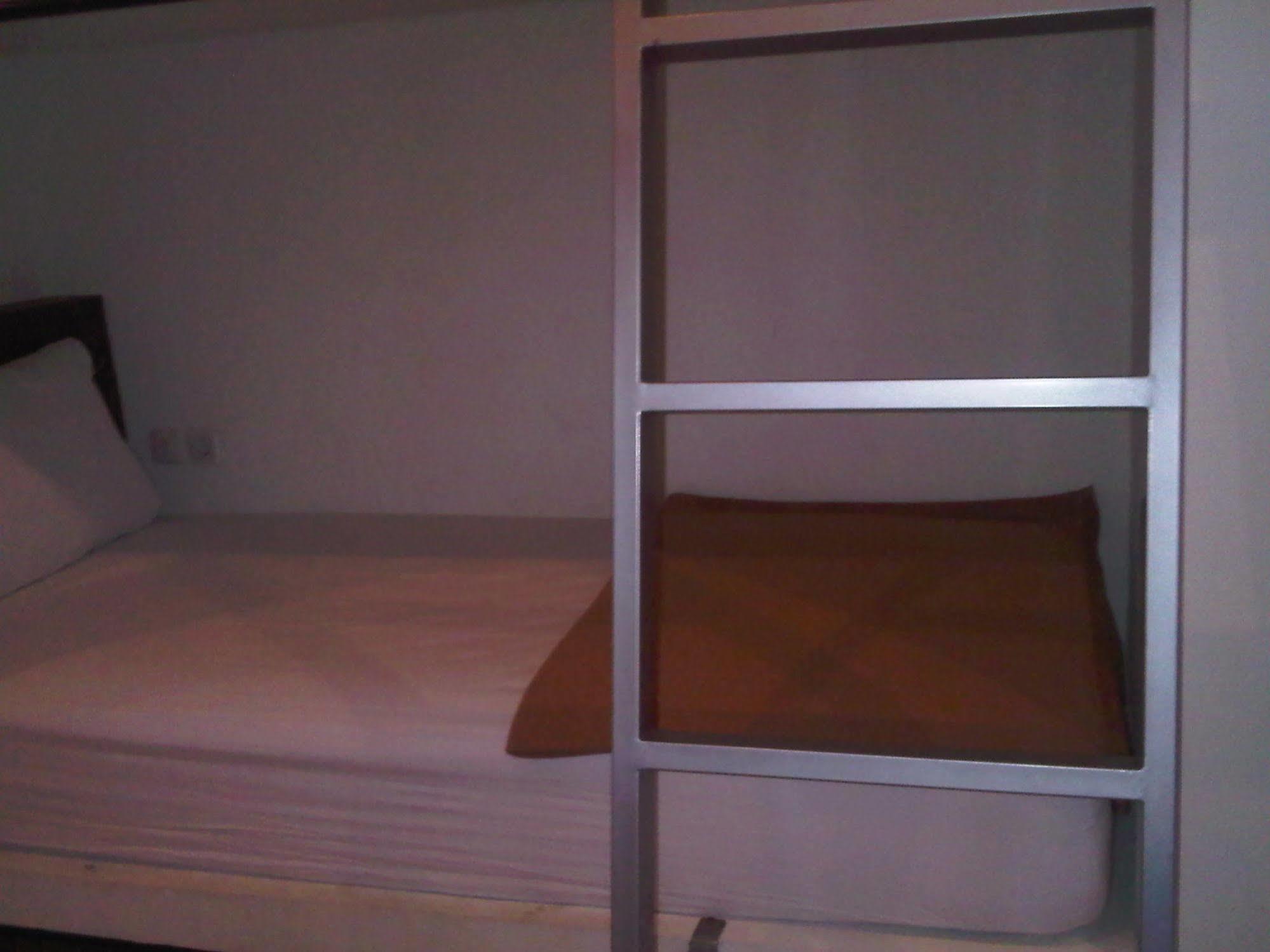 Mirah Hostel Legian Extérieur photo