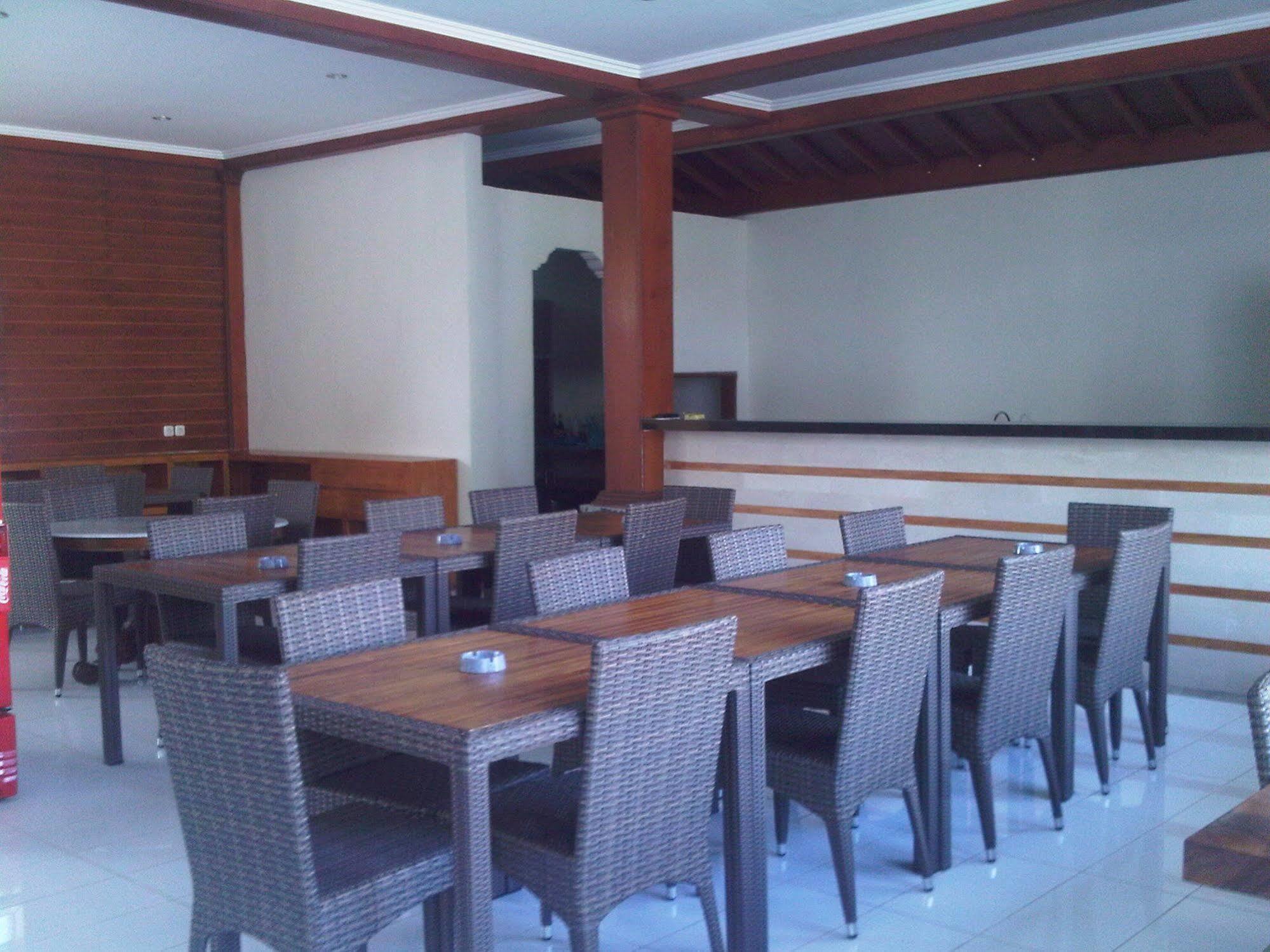 Mirah Hostel Legian Extérieur photo
