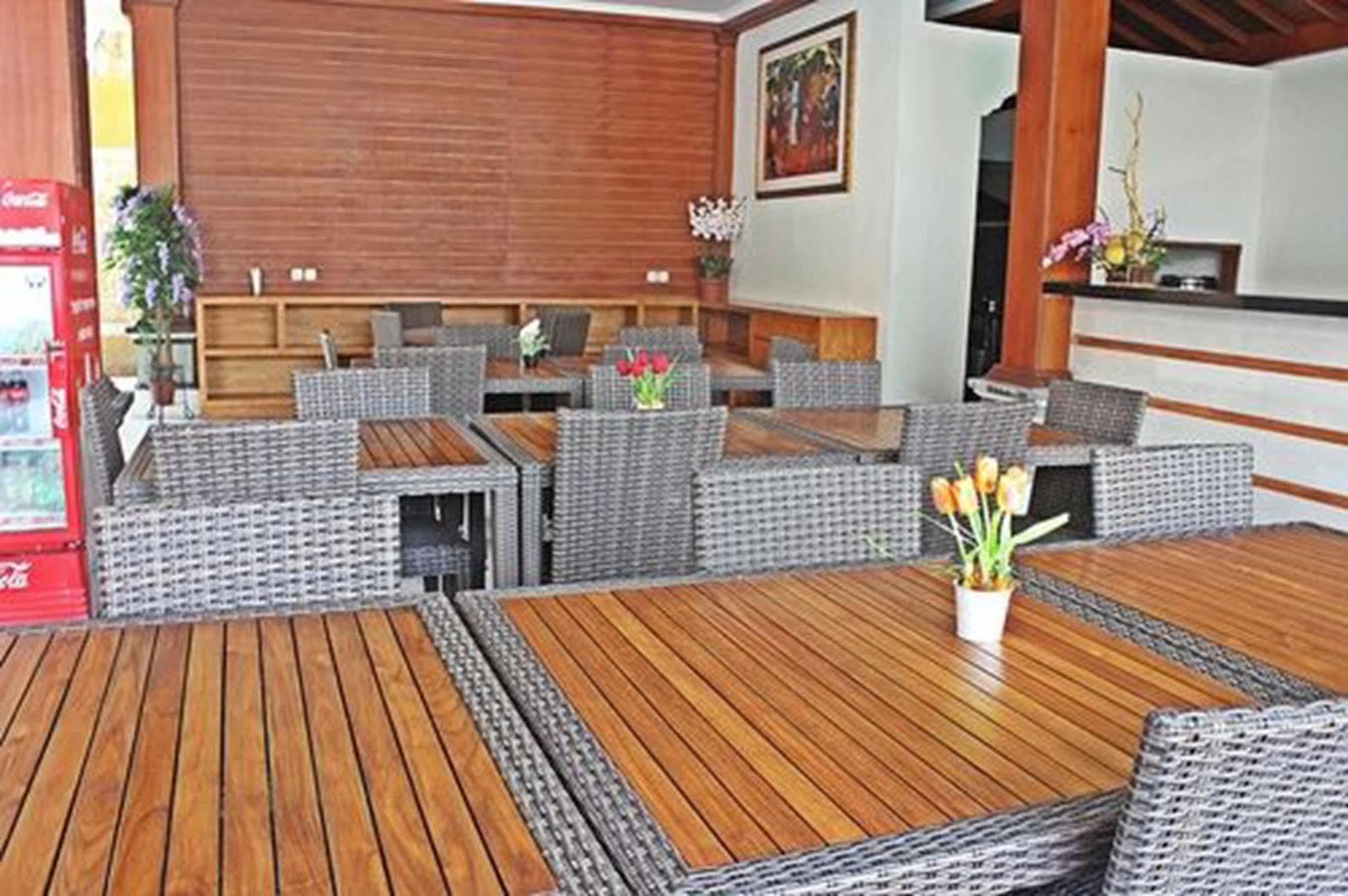 Mirah Hostel Legian Extérieur photo