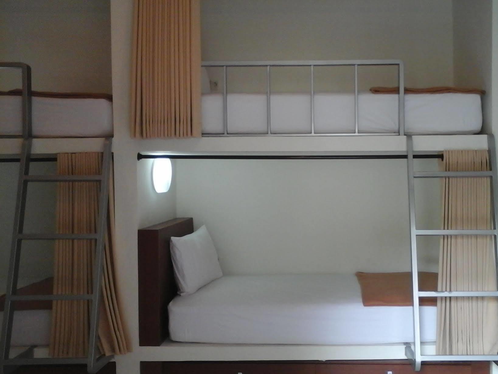 Mirah Hostel Legian Extérieur photo
